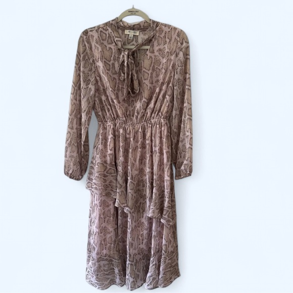 She + Sky Long Sleeve Dress - Picture 2 of 4